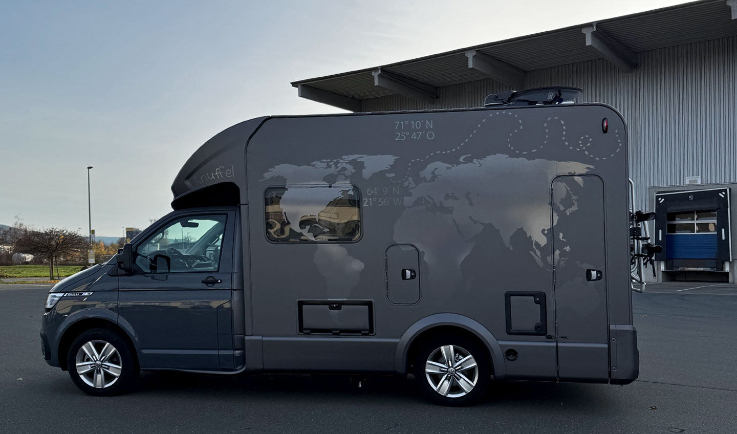 Wohnmobil-Folierung_Weinsberg_Weltkarte_matt_VW-Bulli_Stick9_4 Wohnmobil-Folierung Weinsberg-grau_matt